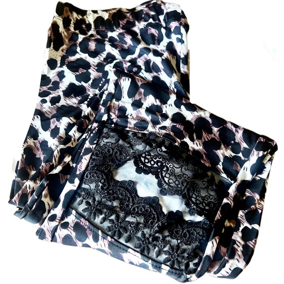 Black Lace Hem Open Knee Leopard Print Leggings - Picture 3 of 5
